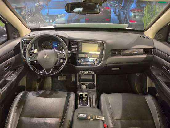MITSUBISHI-OUTLANDER-2015