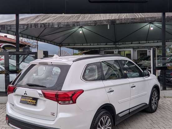 MITSUBISHI-OUTLANDER-2.2 4X4 16V DIESEL 4P AUTOMÁTICO MITSUBISHI-OUTLANDER-2015