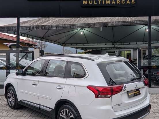 MITSUBISHI-OUTLANDER-2.2 4X4 16V DIESEL 4P AUTOMÁTICO MITSUBISHI-OUTLANDER-2015