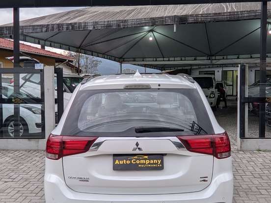 MITSUBISHI-OUTLANDER-2.2 4X4 16V DIESEL 4P AUTOMÁTICO MITSUBISHI-OUTLANDER-2015