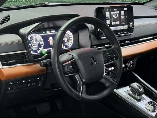MITSUBISHI-OUTLANDER-2.4 PHEV SIGNATURE S-AWC DHT MITSUBISHI-OUTLANDER-2025