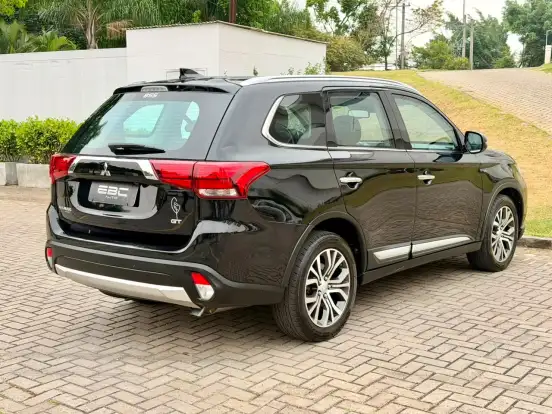 MITSUBISHI-OUTLANDER-3.0 GT 4X4 V6 24V GASOLINA 4P AUTOMÁTICO MITSUBISHI-OUTLANDER-2017