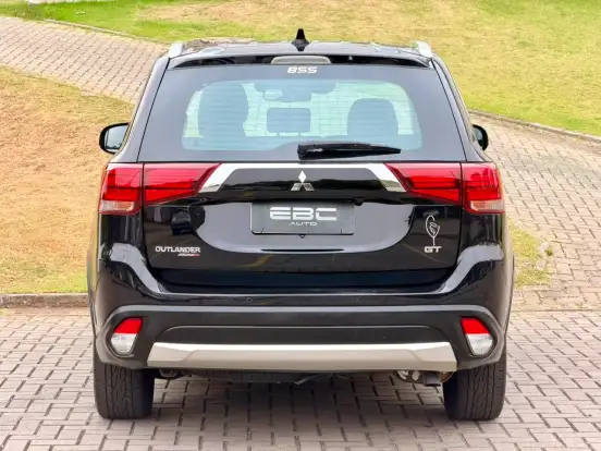 MITSUBISHI-OUTLANDER-3.0 GT 4X4 V6 24V GASOLINA 4P AUTOMÁTICO MITSUBISHI-OUTLANDER-2017