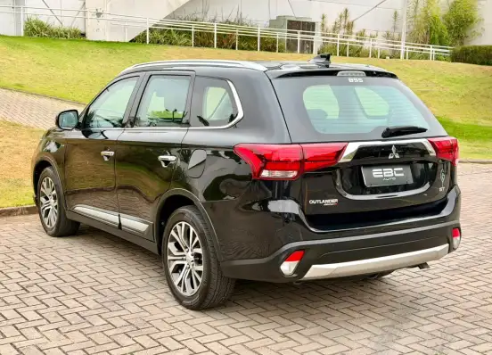 MITSUBISHI-OUTLANDER-3.0 GT 4X4 V6 24V GASOLINA 4P AUTOMÁTICO MITSUBISHI-OUTLANDER-2017