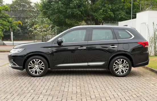 MITSUBISHI-OUTLANDER-3.0 GT 4X4 V6 24V GASOLINA 4P AUTOMÁTICO MITSUBISHI-OUTLANDER-2017