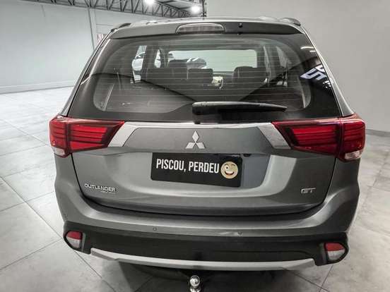 MITSUBISHI-OUTLANDER-3.0 GT 4X4 V6 24V GASOLINA 4P AUTOMÁTICO MITSUBISHI-OUTLANDER-2015