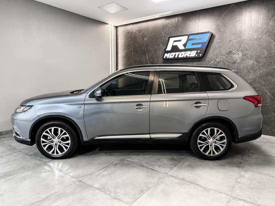 MITSUBISHI-OUTLANDER-3.0 GT 4X4 V6 24V GASOLINA 4P AUTOMÁTICO MITSUBISHI-OUTLANDER-2015
