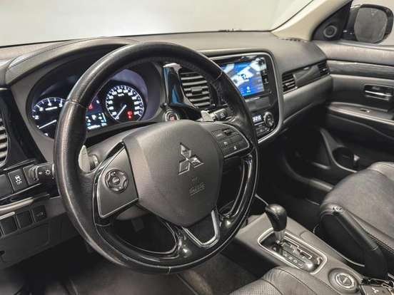 MITSUBISHI-OUTLANDER-2015