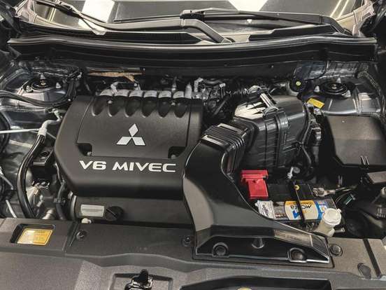 MITSUBISHI-OUTLANDER-2015