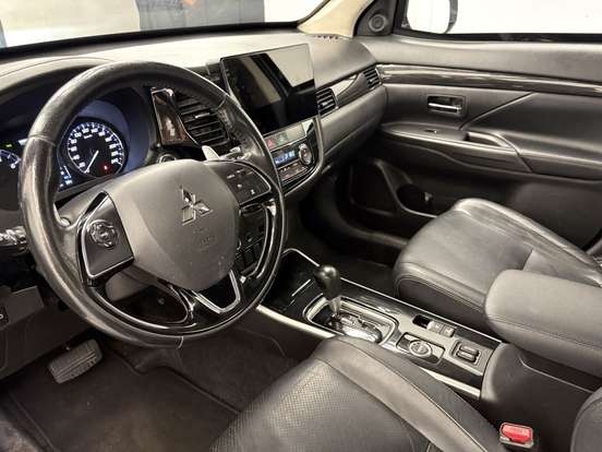 MITSUBISHI-OUTLANDER-3.0 GT 4X4 V6 24V GASOLINA 4P AUTOMÁTICO MITSUBISHI-OUTLANDER-2017