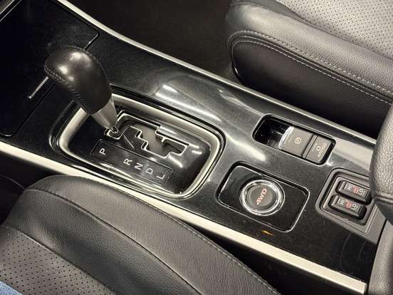 MITSUBISHI-OUTLANDER-3.0 GT 4X4 V6 24V GASOLINA 4P AUTOMÁTICO MITSUBISHI-OUTLANDER-2017