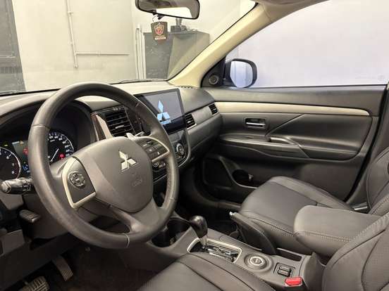 MITSUBISHI-OUTLANDER-3.0 GT 4X4 V6 24V GASOLINA 4P AUTOMÁTICO MITSUBISHI-OUTLANDER-2013
