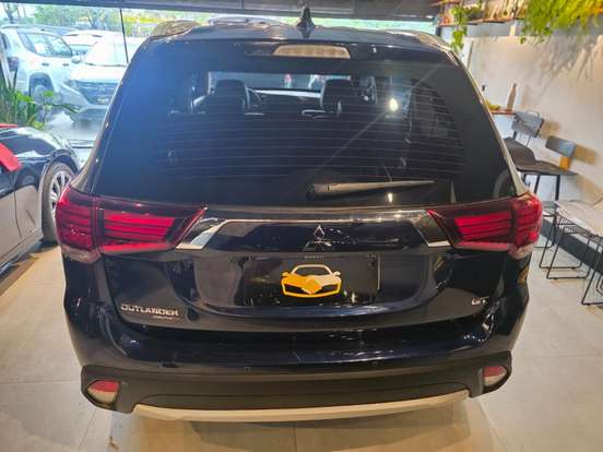 MITSUBISHI-OUTLANDER-2017