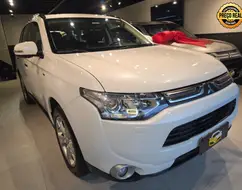 MITSUBISHI OUTLANDER 3.0 GT 4X4 V6 24V GASOLINA 4P AUTOMÁTICO MITSUBISHI OUTLANDER 3.0 GT 4X4 V6 24V GASOLINA 4P AUTOMÁTICO