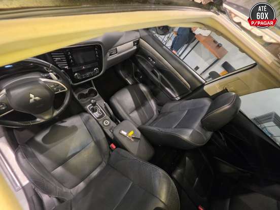 MITSUBISHI-OUTLANDER-3.0 GT 4X4 V6 24V GASOLINA 4P AUTOMÁTICO MITSUBISHI-OUTLANDER-2015