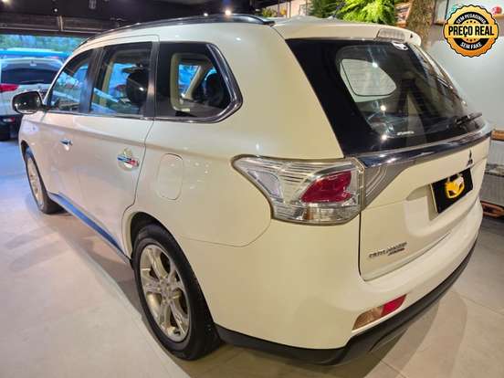 MITSUBISHI-OUTLANDER-3.0 GT 4X4 V6 24V GASOLINA 4P AUTOMÁTICO MITSUBISHI-OUTLANDER-2015