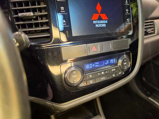 MITSUBISHI-OUTLANDER-3.0 GT 4X4 V6 24V GASOLINA 4P AUTOMÁTICO MITSUBISHI-OUTLANDER-2015