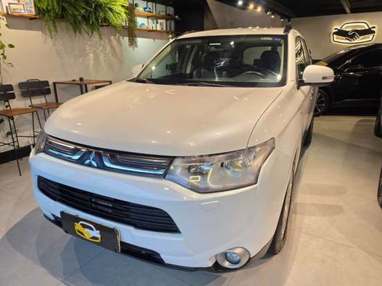 MITSUBISHI-OUTLANDER-3.0 GT 4X4 V6 24V GASOLINA 4P AUTOMÁTICO MITSUBISHI-OUTLANDER-2015