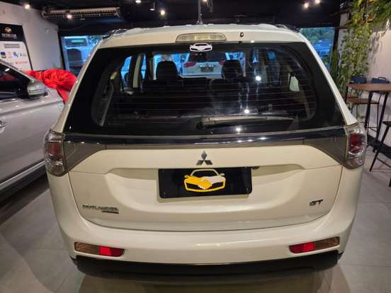 MITSUBISHI-OUTLANDER-3.0 GT 4X4 V6 24V GASOLINA 4P AUTOMÁTICO MITSUBISHI-OUTLANDER-2015