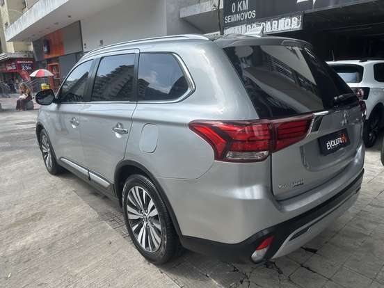 MITSUBISHI-OUTLANDER-3.0 MIVEC V6 GASOLINA HPE-S AWD AUTOMÁTICO MITSUBISHI-OUTLANDER-2019
