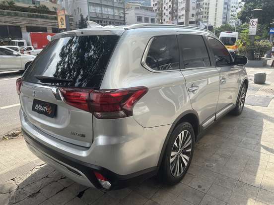 MITSUBISHI-OUTLANDER-3.0 MIVEC V6 GASOLINA HPE-S AWD AUTOMÁTICO MITSUBISHI-OUTLANDER-2019
