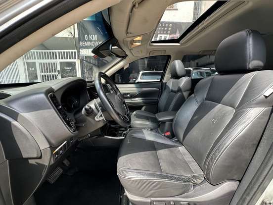 MITSUBISHI-OUTLANDER-2019