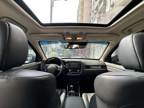 MITSUBISHI-OUTLANDER-2019