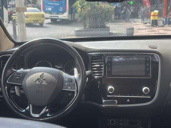 MITSUBISHI-OUTLANDER-2019