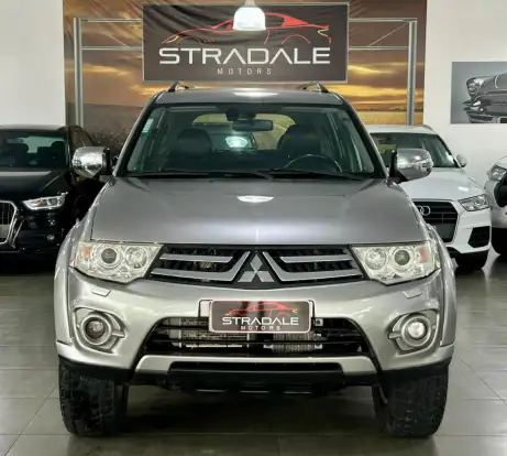 MITSUBISHI-PAJERO-2015