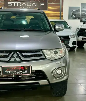 MITSUBISHI-PAJERO-2015