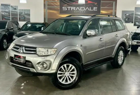 MITSUBISHI-PAJERO-2015