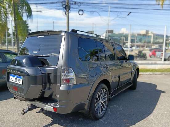 MITSUBISHI-PAJERO-2019