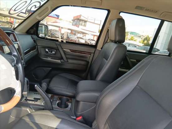 MITSUBISHI-PAJERO-2019