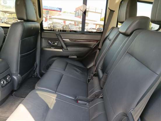MITSUBISHI-PAJERO-2019