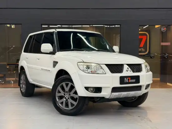 MITSUBISHI-PAJERO TR4-2.0 4X2 16V 140CV FLEX 4P AUTOMÁTICO MITSUBISHI-PAJERO TR4-2013
