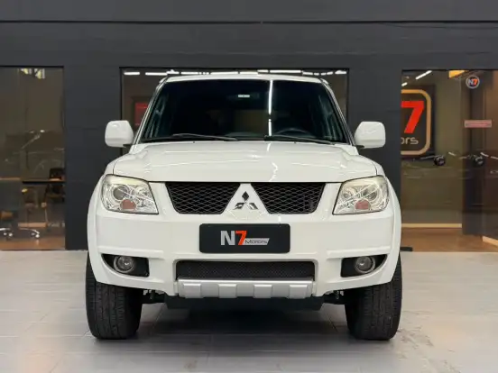 MITSUBISHI-PAJERO TR4-2.0 4X2 16V 140CV FLEX 4P AUTOMÁTICO MITSUBISHI-PAJERO TR4-2013