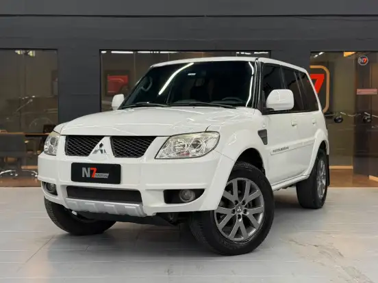 MITSUBISHI-PAJERO TR4-2.0 4X2 16V 140CV FLEX 4P AUTOMÁTICO MITSUBISHI-PAJERO TR4-2013
