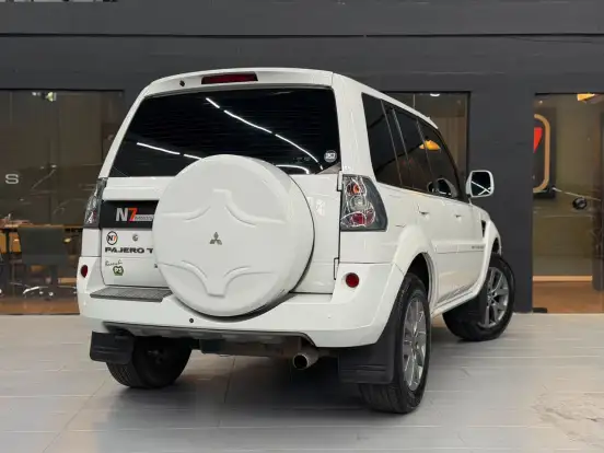MITSUBISHI-PAJERO TR4-2.0 4X2 16V 140CV FLEX 4P AUTOMÁTICO MITSUBISHI-PAJERO TR4-2013