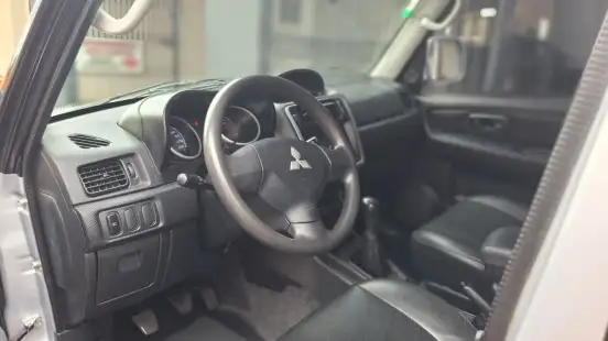 MITSUBISHI-PAJERO TR4-2012