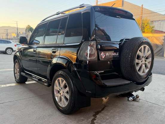 MITSUBISHI-PAJERO TR4-2.0 4X2 16V 140CV FLEX 4P AUTOMÁTICO MITSUBISHI-PAJERO TR4-2011