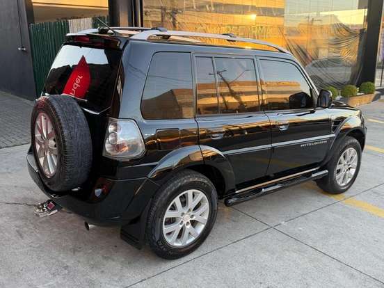 MITSUBISHI-PAJERO TR4-2.0 4X2 16V 140CV FLEX 4P AUTOMÁTICO MITSUBISHI-PAJERO TR4-2011