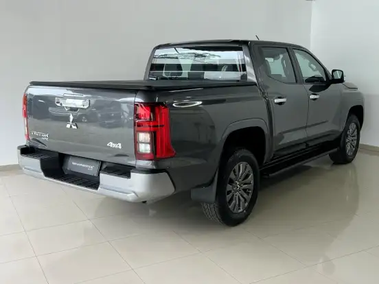MITSUBISHI-TRITON-2025