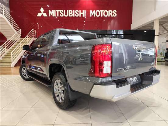 MITSUBISHI-TRITON-2025