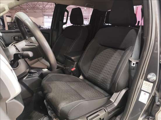 MITSUBISHI-TRITON-2025