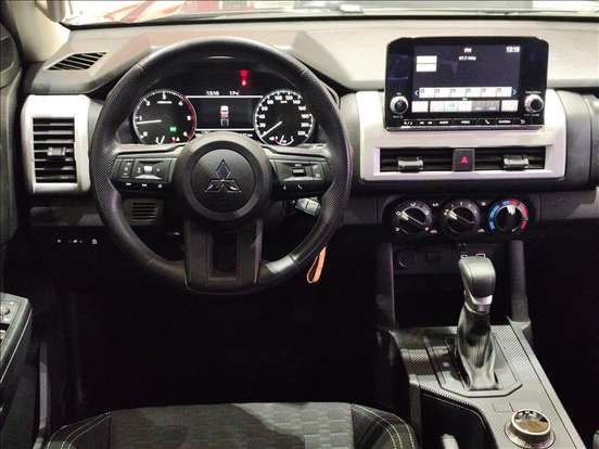 MITSUBISHI-TRITON-2025