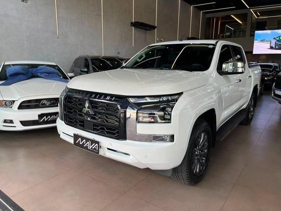 MITSUBISHI TRITON 2.4 BITURBO DIESEL CD HPE 4X4 AUTOMÁTICO