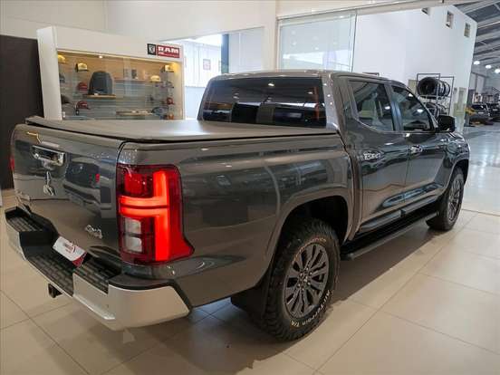 MITSUBISHI-TRITON-2.4 BITURBO DIESEL CD HPE 4X4 AUTOMÁTICO MITSUBISHI-TRITON-2025