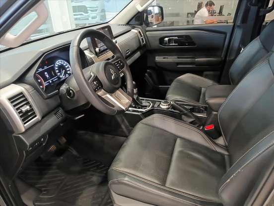 MITSUBISHI-TRITON-2025
