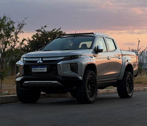 MITSUBISHI L200 TRITON 2.4 16V TURBO DIESEL SPORT HPE-S CD 4P 4X4 AUTOMÁTICO