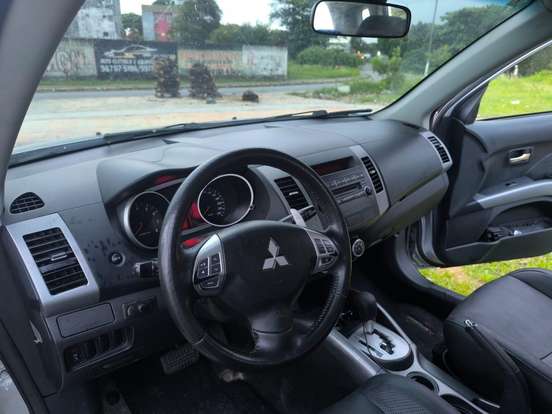MITSUBISHI-OUTLANDER-2011